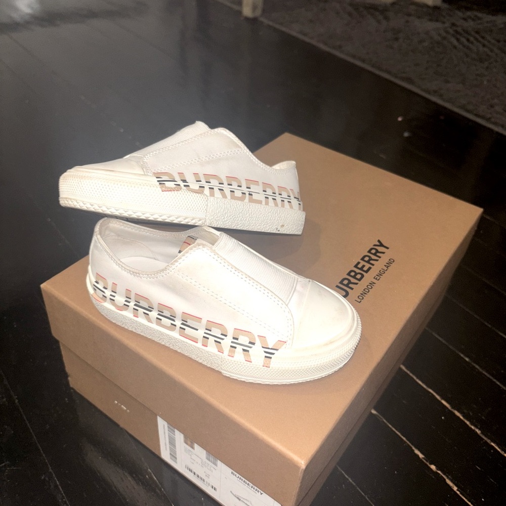 Burberry toddler shoe